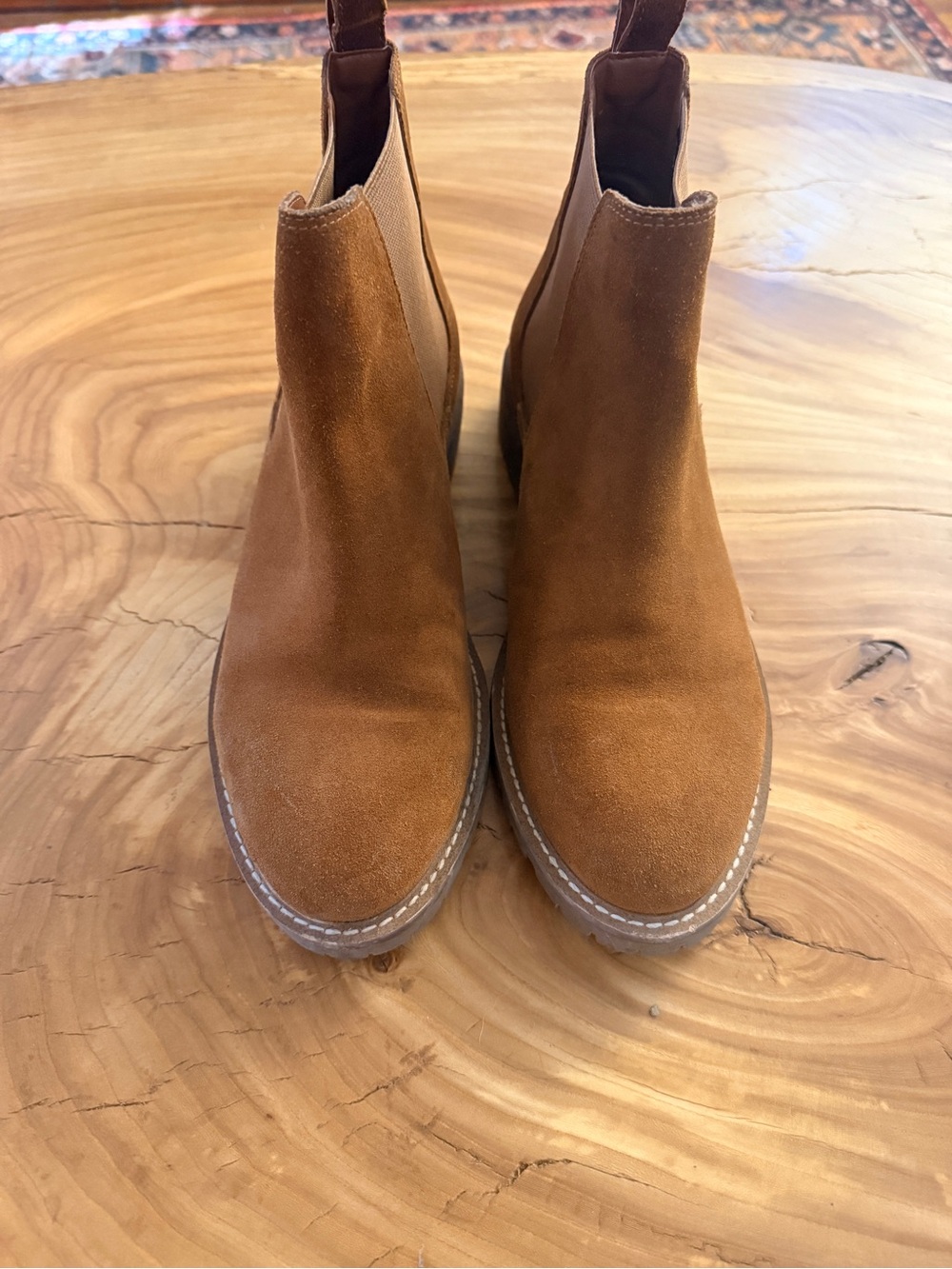 Woman Tan Suede Chelsea Boots